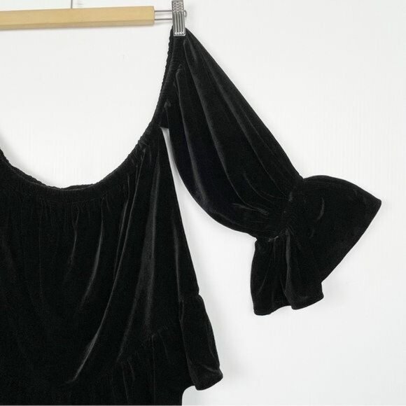 MISA Los Angeles Black Velvet Off Shoulder Blouse Ruffle XSmall - Picture 3 of 8